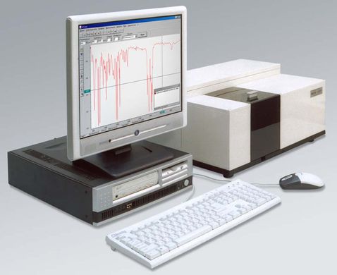 Система обработки данных спектрометра на базе персонального компьютера, включая монитор LCD 17” и принтер
